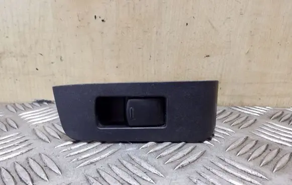 Nissan X-Trail T31 Electric window control switch 25411JG000 82960JG00A