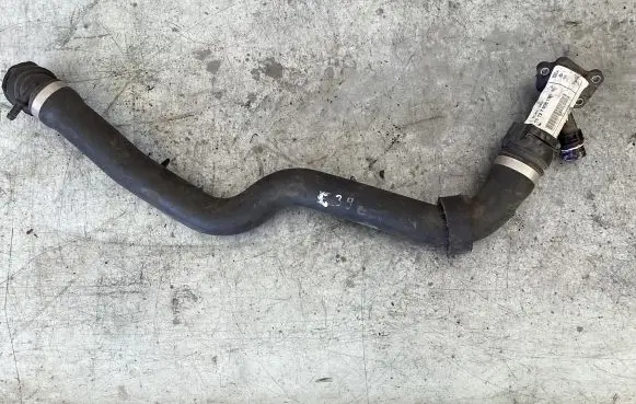 BMW 5 E39 Engine coolant pipe/hose 117806196 24skv373 S67121