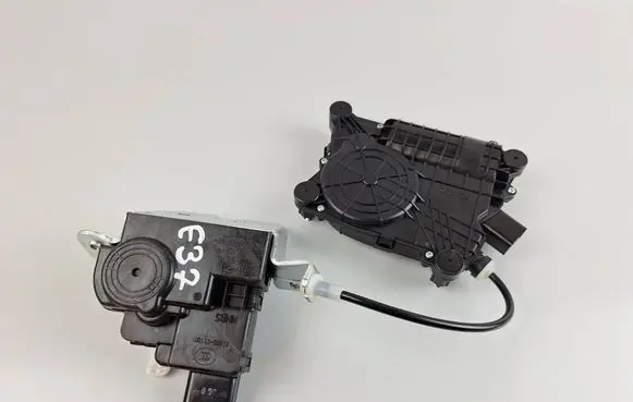 Hyundai Santa Fe Tailgate/trunk/boot lock/catch/latch 81800S1100