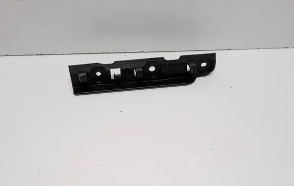Rear bumper mounting bracket