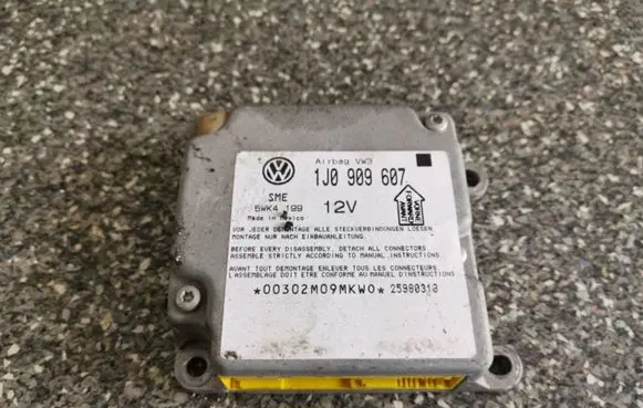 Volkswagen PASSAT B5 Airbag control unit/module 1J0909607 5WK4199