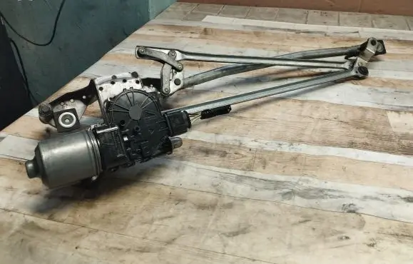 Front wiper linkage and motor