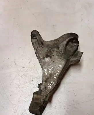 BMW 1 E81 E87 Engine mounting bracket 6781916 13807410 6907