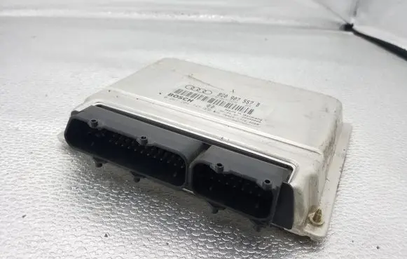 Audi A4 S4 B5 8D Engine control unit/module ECU 8G0907557B 0261204745