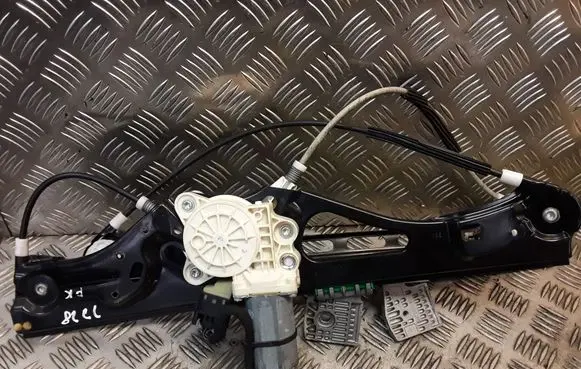 Mercedes-Benz E W211 Front door electric window regulator A2117200146 2117200146