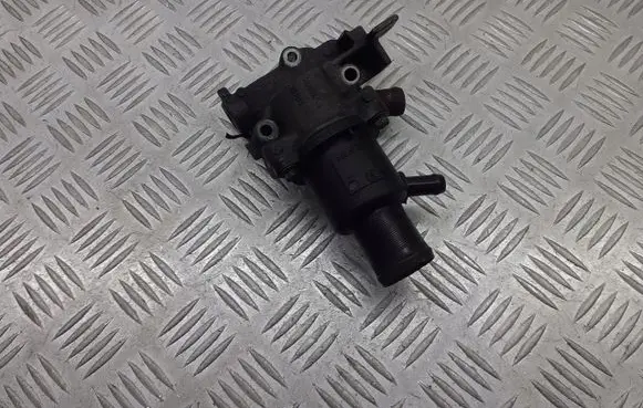 Dacia Sandero Thermostat housing 8200578089