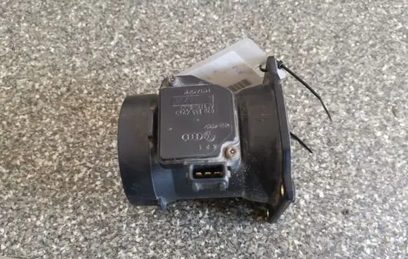 Audi A6 S6 C5 4B Mass air flow meter 078133471C