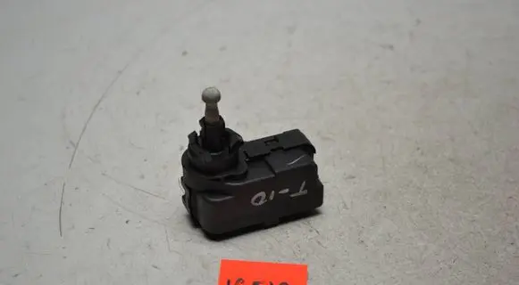 Toyota Corolla E120 E130 Headlight level adjustment motor 