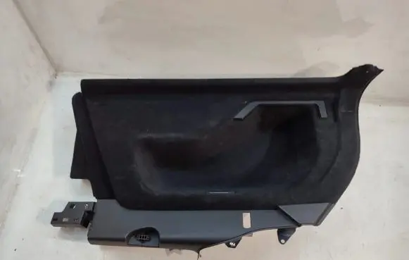 Volkswagen Touareg II Trunk/boot lower side trim panel 7P6863819A