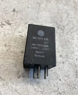 Volkswagen PASSAT B5 Other relay 357955531
