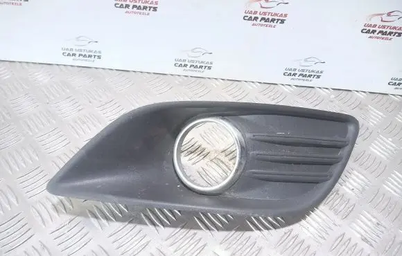 Ford Focus Front bumper lower grill 8M51R19952A