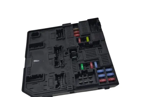Nissan Qashqai Fuse module 284B74BA0A 2080032356 521501F08