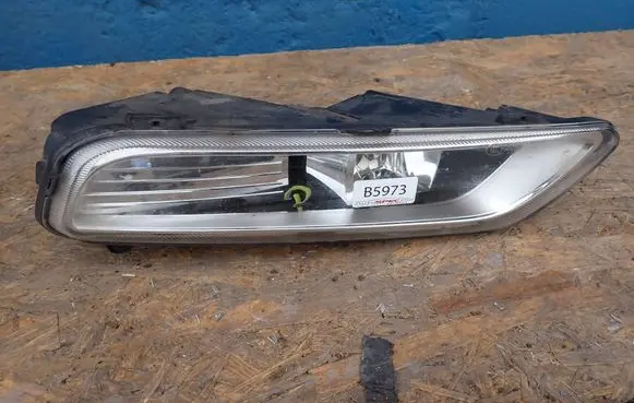 Volkswagen PASSAT B7 Front fog light 