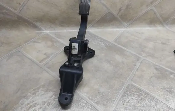 Hyundai ix 55 Accelerator throttle pedal DJ30051A3J100 327263J100