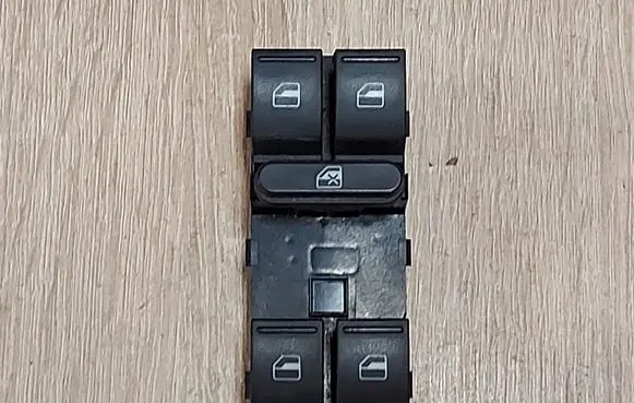 Volkswagen Tiguan Electric window control switch 1K4959857B