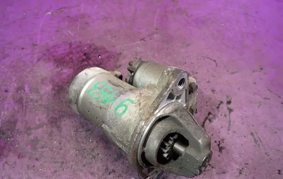 Opel Astra J Starter motor 