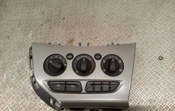 Ford Focus Climate control unit CJ5T19980AK