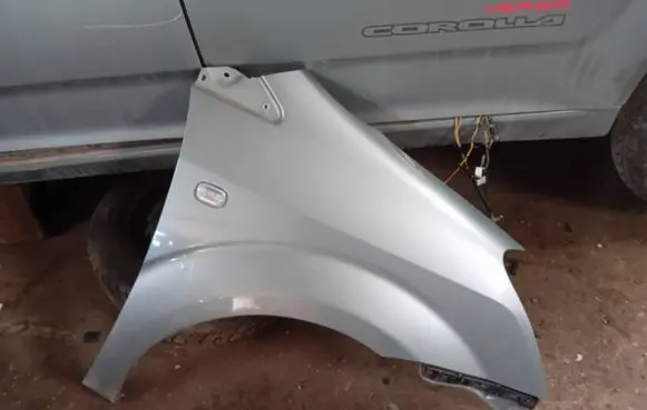 Toyota Corolla Verso AR10 Fender 