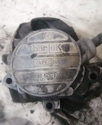 Volkswagen Golf IV Vacuum pump 038145101B