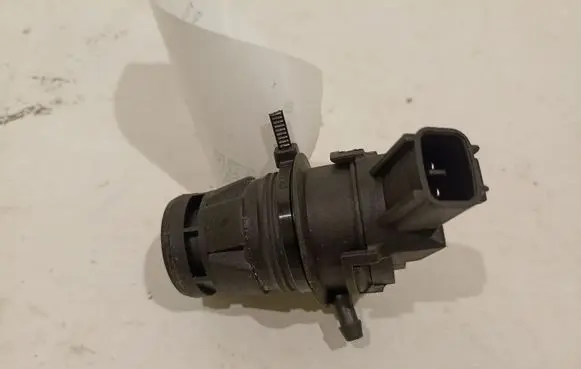 Lexus RX 330 - 350 - 400H Headlight washer pump 