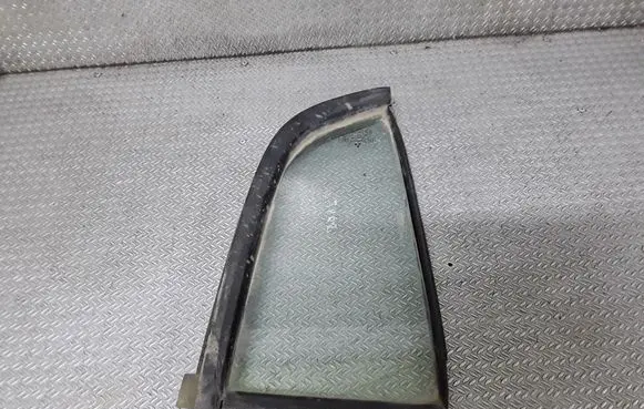 Mitsubishi L200 Rear vent window glass 