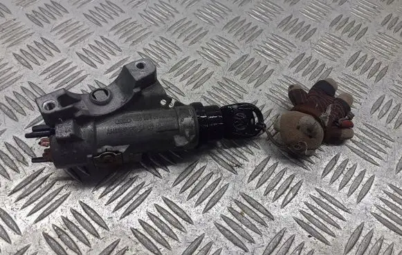 Volkswagen Polo IV 9N3 Ignition lock 4B0905851