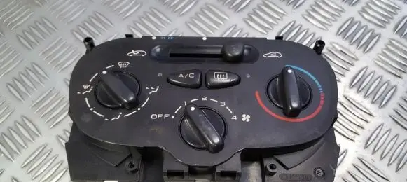 Peugeot 206 Climate control unit 1068901 10689-01