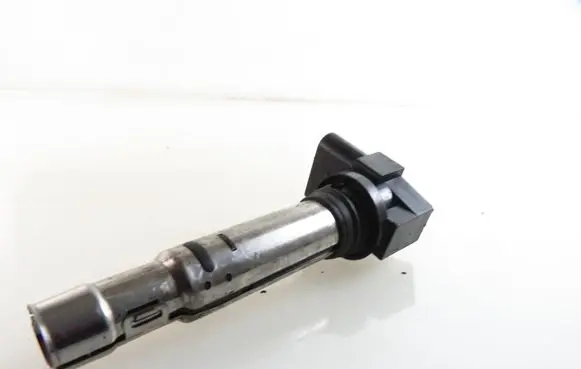 Volkswagen Polo IV 9N3 High voltage ignition coil NGKU5002