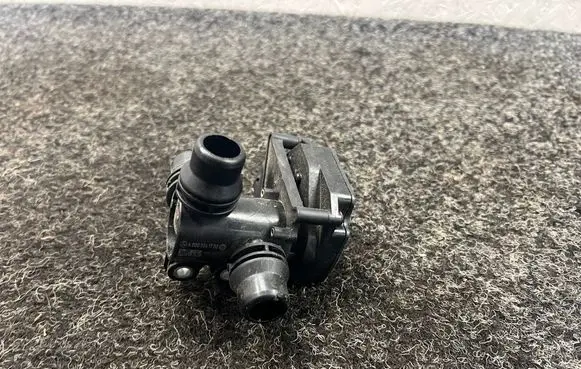 Mercedes-Benz C W206 Coolant heater control valve A0005061700
