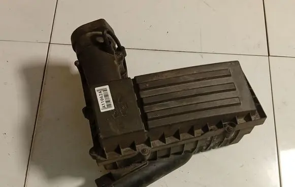 Volkswagen Touran I Air filter box 1K0129620E