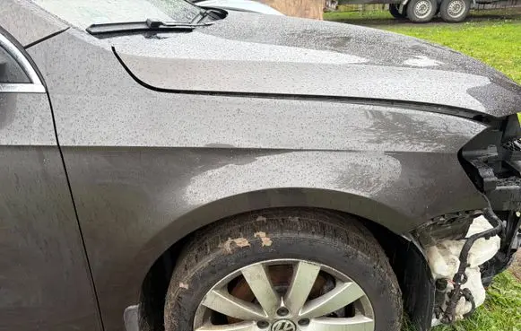 Volkswagen PASSAT B7 Fender BLOTNIKPRAWYLB8R