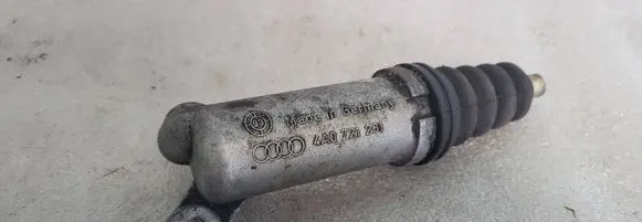 Audi 80 90 S2 B4 Clutch slave cylinder 4A0721261