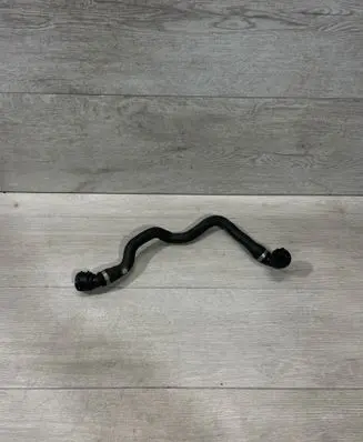 Engine coolant pipe/hose