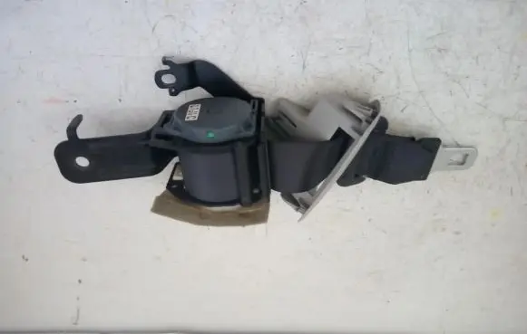 Mazda 6 Middle seatbelt (rear) 
