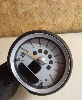 Speedometer (instrument cluster)