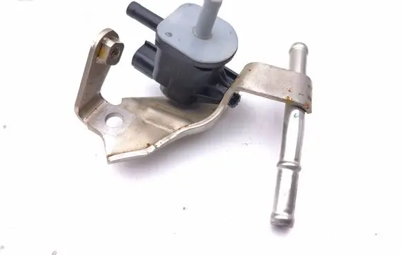 Toyota C-HR I Vacuum valve 9091012276 1362007010