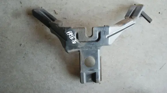 Engine bonnet/hood lock trim molding