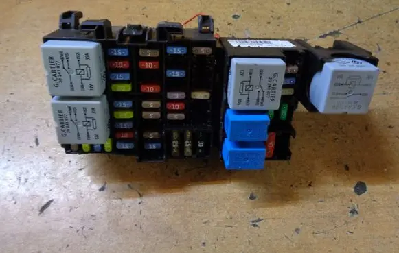 Renault Clio IV Fuse module Z240185998R