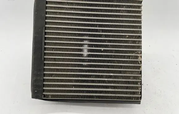 Volkswagen Polo IV 9N3 Air conditioning (A/C) air dryer 6Q0820103 03102005 EVAP0RAD0R