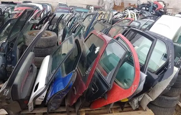 Ford Escort Rear door nenustattyta