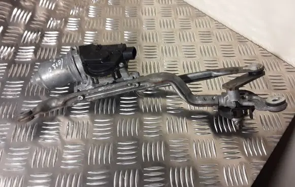 Toyota Verso-S Front wiper linkage and motor