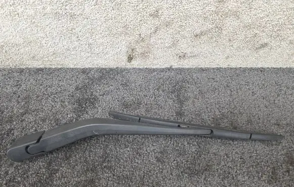 BMW 1 F20 F21 Rear wiper blade arm 7241984 7241985