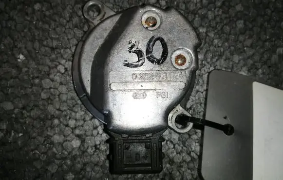 Volkswagen PASSAT B5 Camshaft speed sensor 0232101024