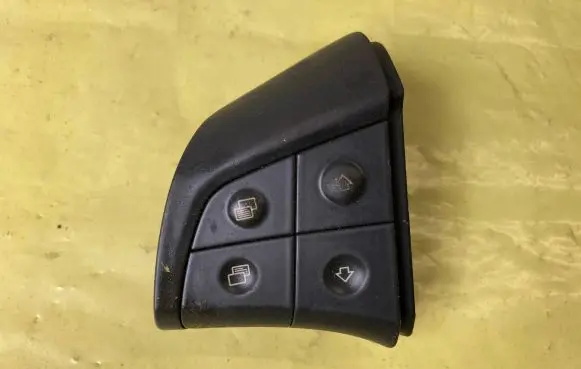 Mercedes-Benz B W245 Steering wheel buttons/switches A1698207810