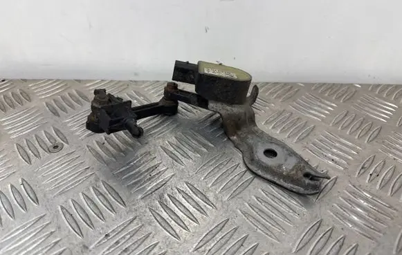 Headlight/headlamp level sensor
