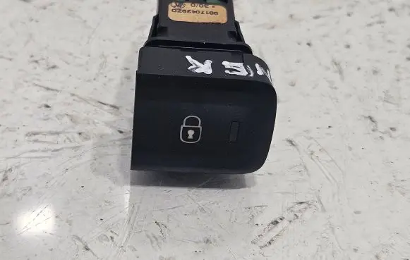 Peugeot Partner III Central locking switch button 98170429ZD