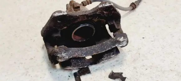 Nissan Almera N16 Front brake caliper