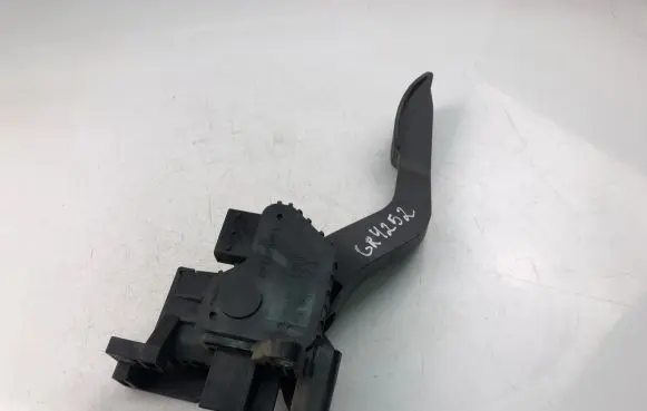 Iveco Daily 6th gen Accelerator throttle pedal 5801333490