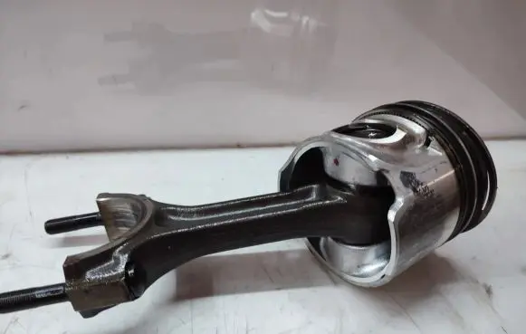 KIA Sorento Piston with connecting rod