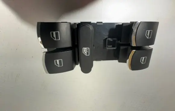 Volkswagen Golf VI Electric window control switch K01W052AKN